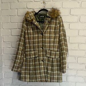 NWOT Apt. 9 Brown and White Pea Coat with Faux Fur Trim size S
